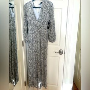 (Never worn with tags!) Lulu’s full length jumpsuit (print) size small